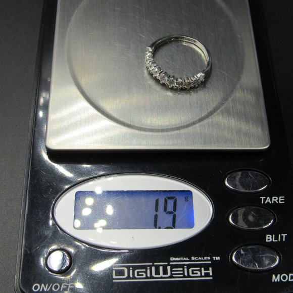 Size 7.5 Sterling Silver Slightly Wavy CZ Gem Band Ring Vintage - Picture 9 of 9